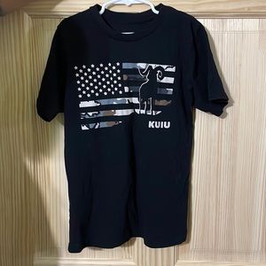 Kuiu boys T-shirt size medium